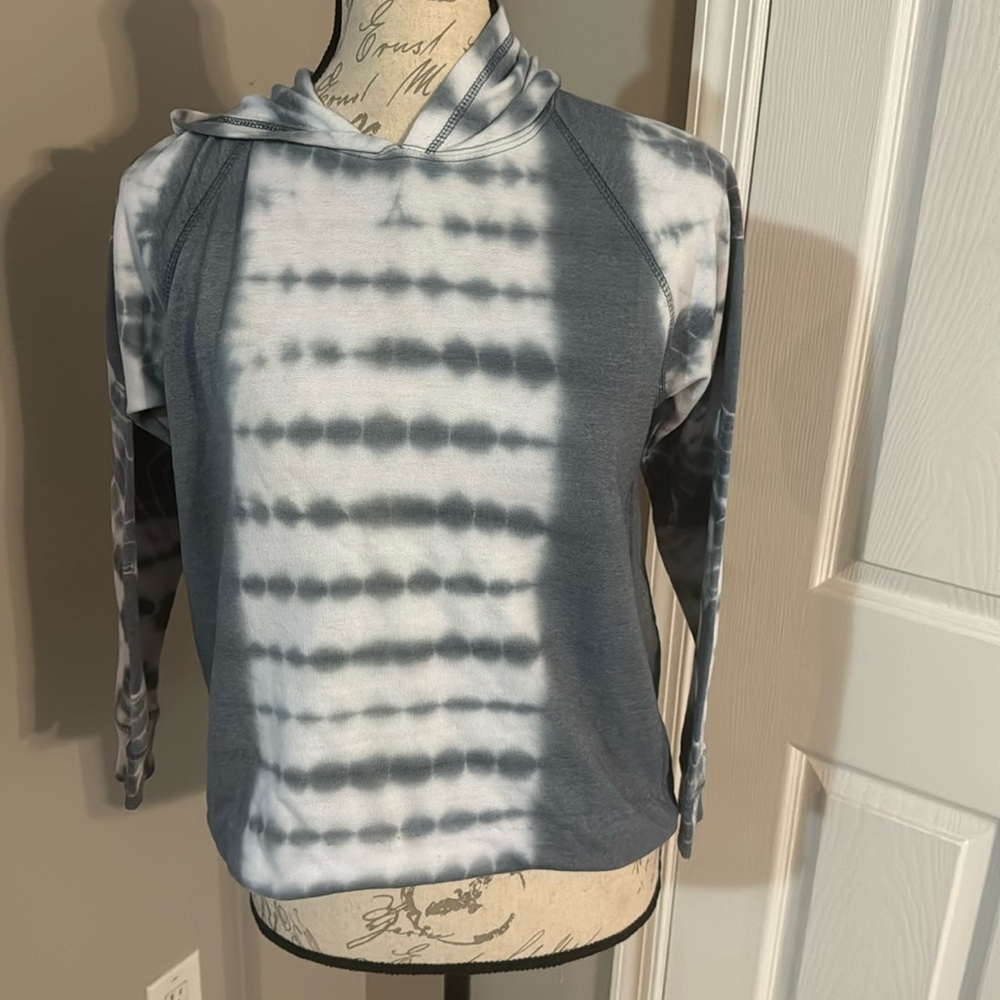Size 14 girls gray and white tie die hoodie. No stains